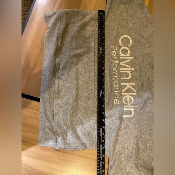 ‎Calvin Klein sweatshirt - Picture 2 of 5